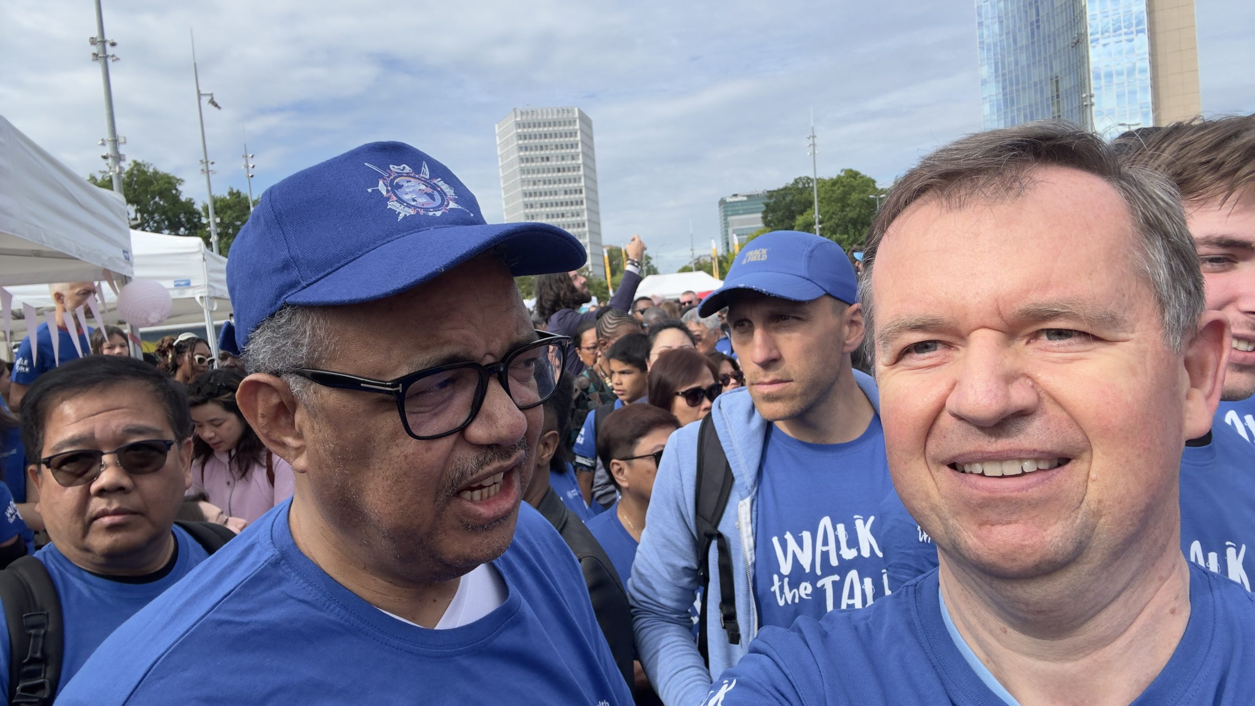 Avec le directeur général de l'OMS, à l'occasion de l'événement Walk the Talk à Genève