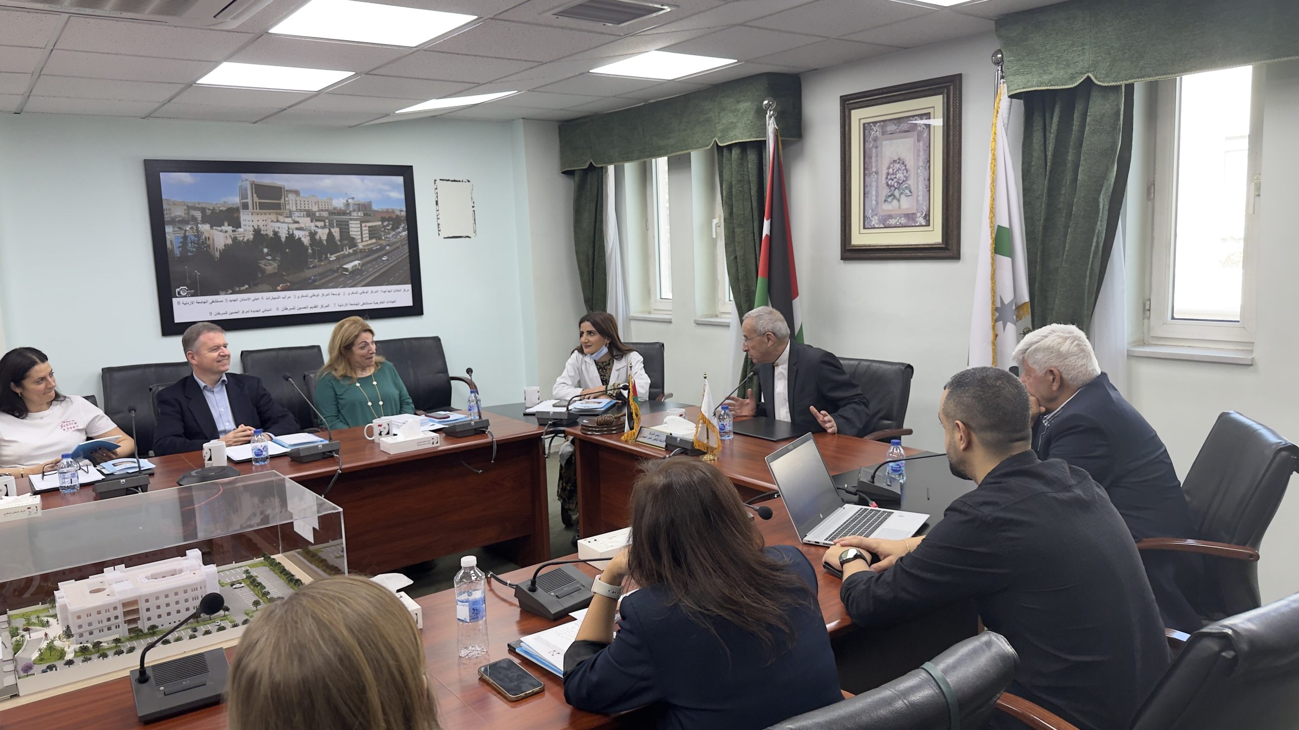 En discussion à National Center for Diabetes, Endocrinology and Genetic Diseases, Amman, Jordanie